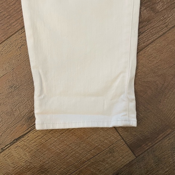 NWT! Gap Girlfiend Jean in White. Size 16/33. - Picture 6 of 12